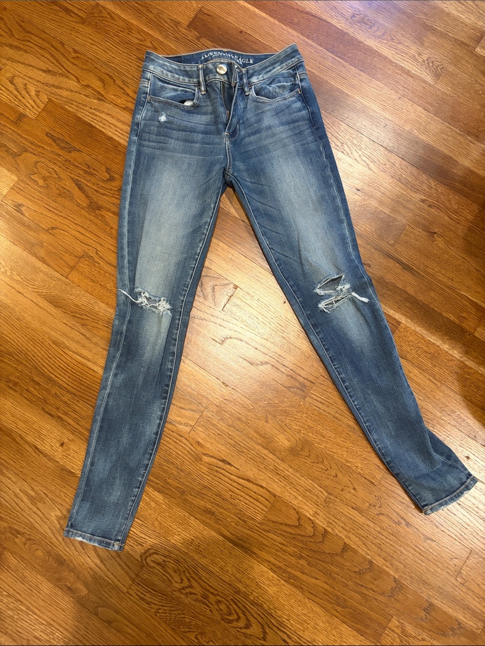 American Eagle Outfitters Medium Wash Distressed Skinny Jeans
